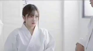 -ziwei-金发萝莉全裸在水底嬉戏无毛小逼真性感